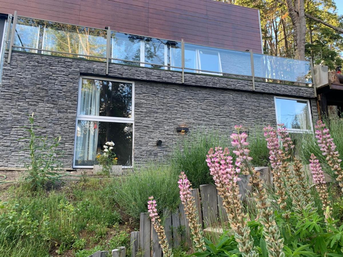 Casa Moderna En El Bosque Y Montana