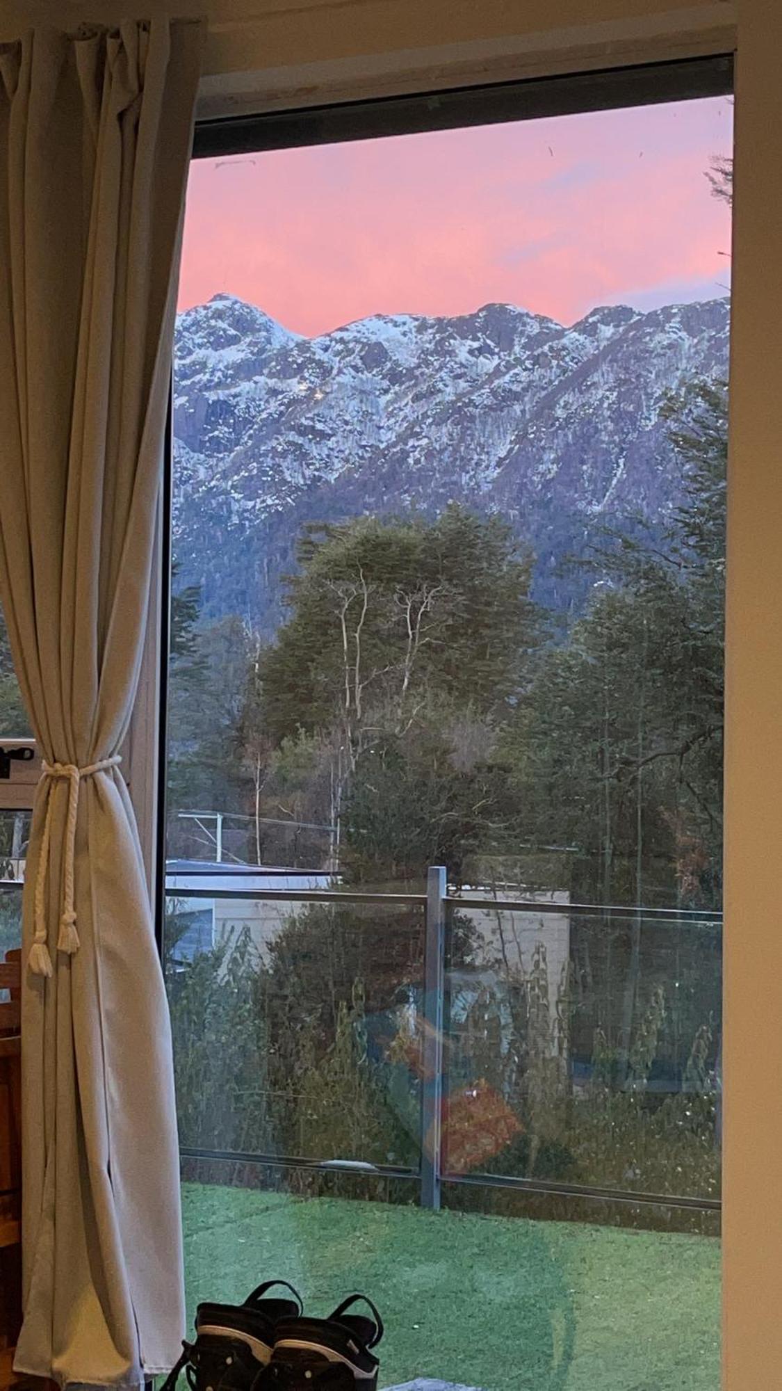 Casa Moderna En El Bosque Y Montana
